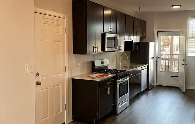 4001 Montrose
