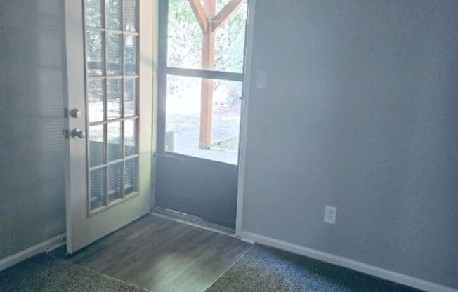 2 beds, 1.5 baths, 880 sqft, $995, Unit 411