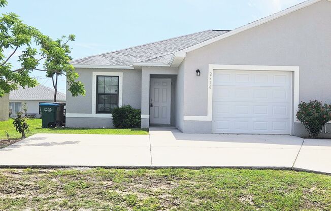 Like New  3 bedroom, 2bath 1 car garage