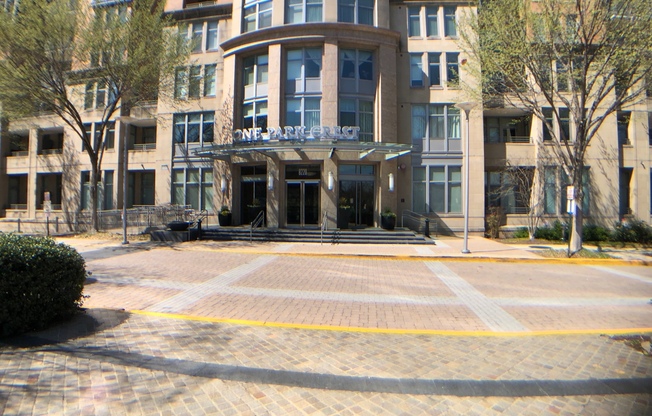 Beautiful 1 BR plus den 2 BA luxury condo on 17th floor. Walk to Metro and all amenities