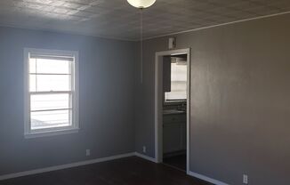 3 beds, 1 bath, $1,095