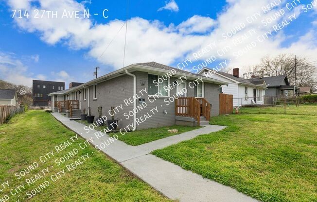 714 27 AVE N