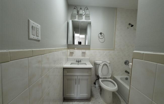3 beds, 2 baths, 925 sqft, $3,250, Unit 2