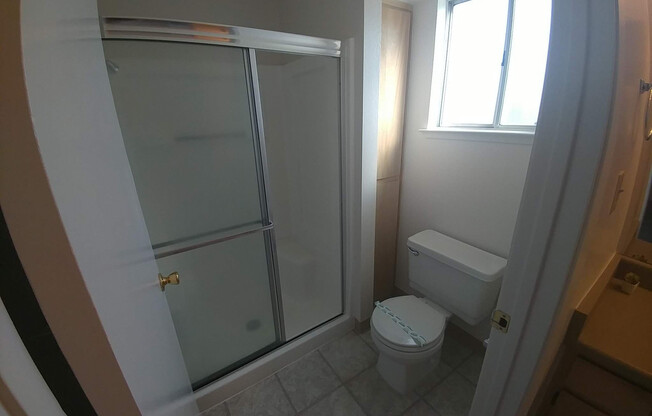 3 beds, 2 baths, 1,239 sqft, $2,015, Unit 1690-206