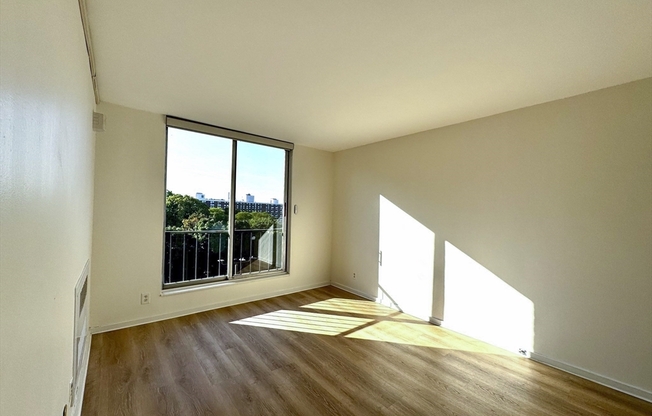 2 beds, 2 baths, 975 sqft, $3,950, Unit 806