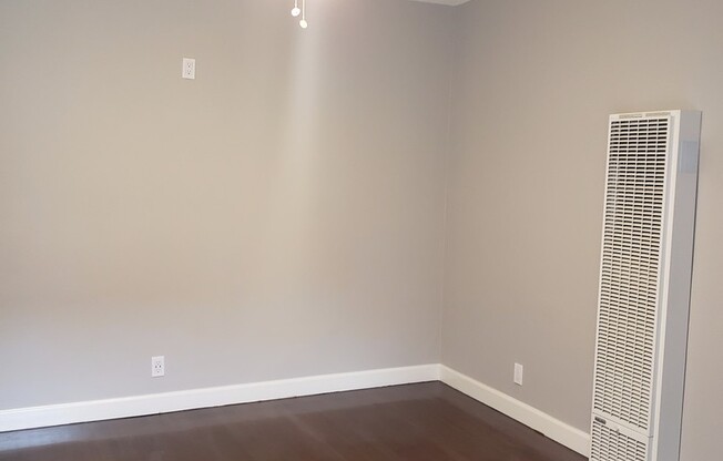 2 beds, 1 bath, $1,945, Unit B