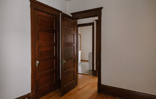 3 beds, 1 bath, 1,086 sqft, $1,595, Unit 307-15