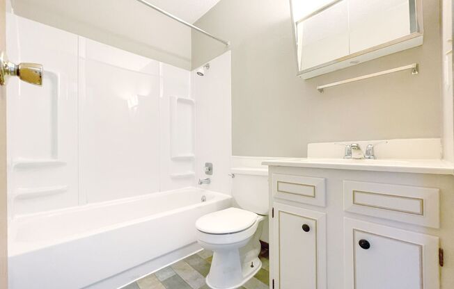 2 beds, 1 bath, 620 sqft, $815, Unit 525-1