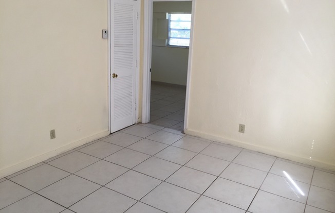 1 bed, 1 bath, 700 sqft, $1,500, Unit 5