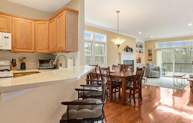 Stunning 3 bedroom/2.5 bath condo in Thornapple Club Community in Ada! All utilities included!