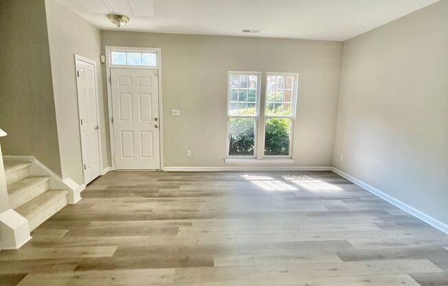 Welcome to this stunning 3-bedroom, 2.5-bathroom Townhouse, located in the vibrant city of Charlotte, NC.