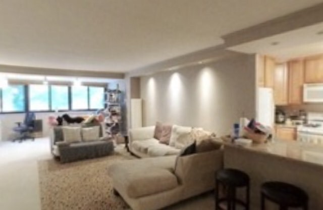 2 Hawthorne Pl.