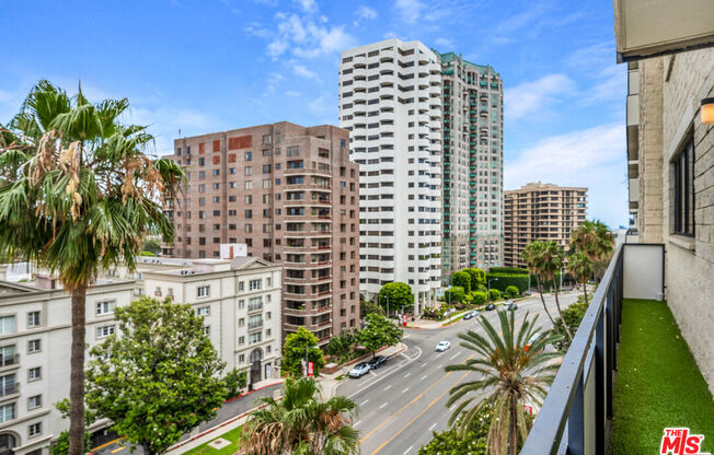 2 beds, 2 baths, 1,352 sqft, $5,100, Unit 1014