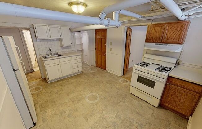 1902 E Linnwood - Huge Apartments 1 Block from UWM