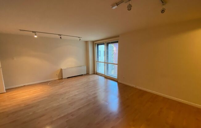 1 bed, 1 bath, $2,495