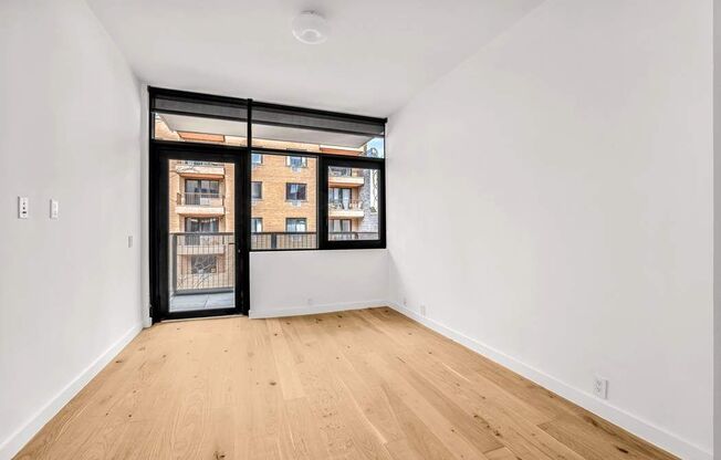 277 E 7 ST
