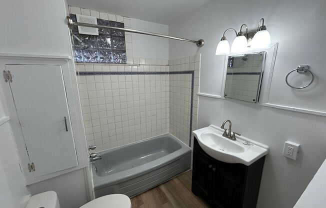 Studio, 1 bath, 400 sqft, $950, Unit Unit 10