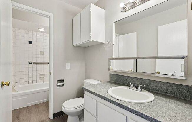 2 beds, 1 bath, 987 sqft, $1,375, Unit 25