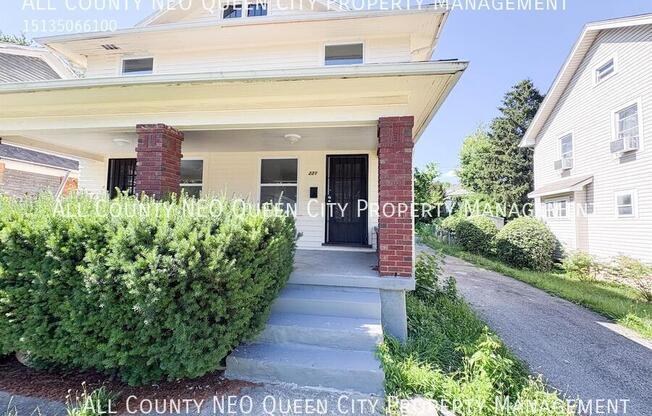 221 W PARKWOOD DR