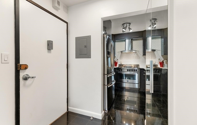 2 beds, 2 baths, 1,300 sqft, $4,500, Unit 924