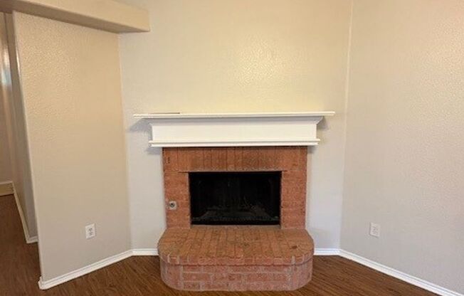 Cozy 3 Bedroom, 2 Bathroom Home with plenty of space, Arlington ISD!