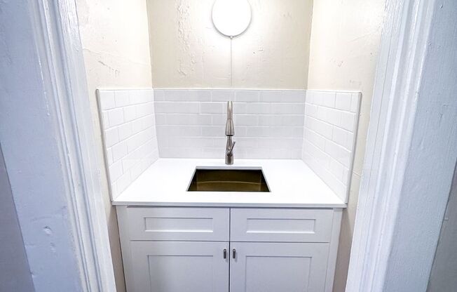 Studio, 1 bath, 200 sqft, $825, Unit 205