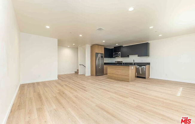 3 beds, 3.5 baths, 1,632 sqft, $4,350, Unit 1/2