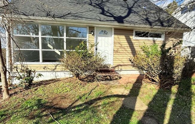 Great 4BR, 1 1/2BA Single Family Home in Penn Hills