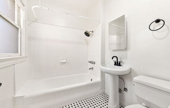 Studio, 1 bath, 550 sqft, $1,730.77, Unit 210