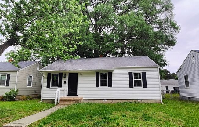 -- 3 BR/ 1 BA Three Bedroom Ranch House