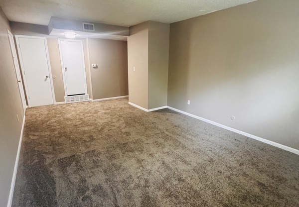 1413 W MAPLE AVE