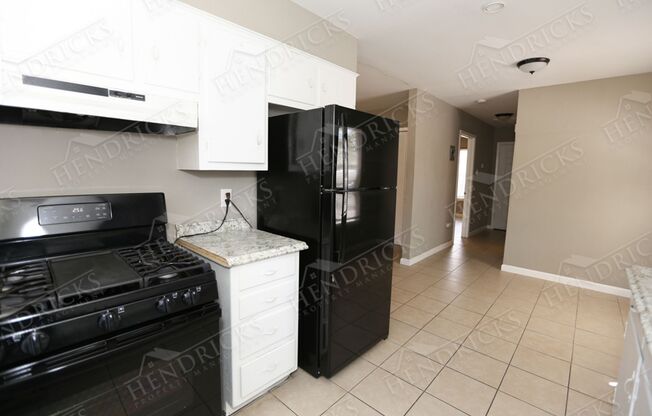 1 bed, 1 bath, 700 sqft, $895