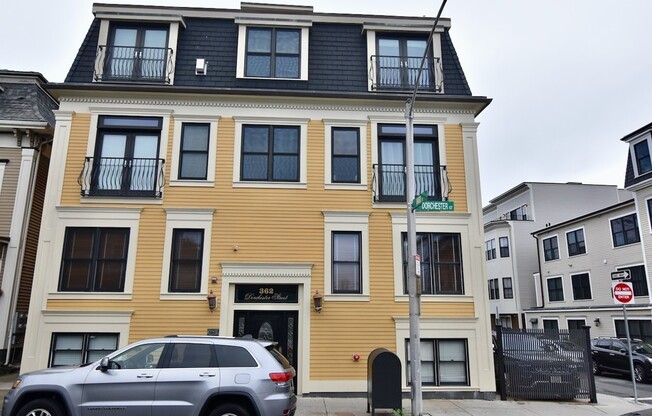 360 Dorchester St 3