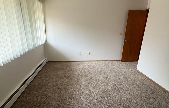 3 beds, 1.5 baths, 1,137 sqft, $1,599, Unit 4058 - 5