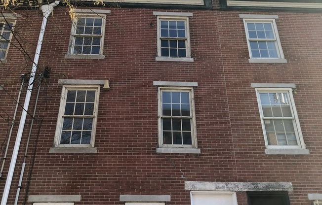 Beautiful 3-Bed/2-Bath Condo in Graduate Hospital with Roof Deck! Available July!