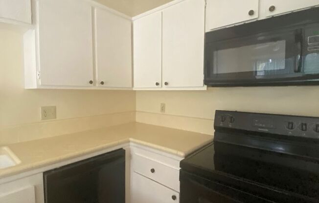 3 beds, 2 baths, $2,695