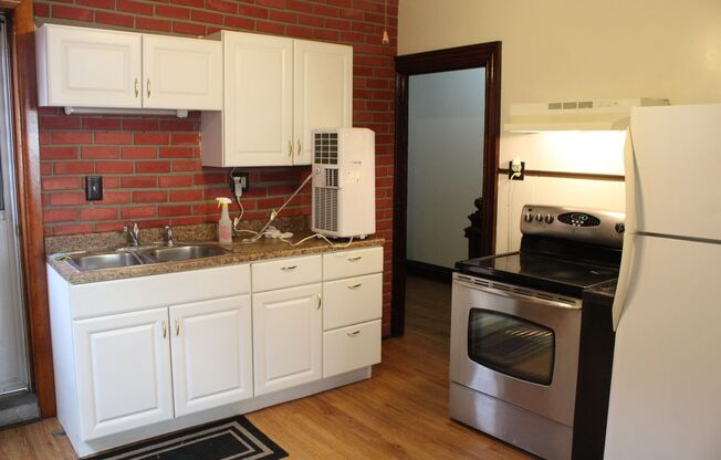 2 beds, 1 bath, $1,295, Unit 2nd floor