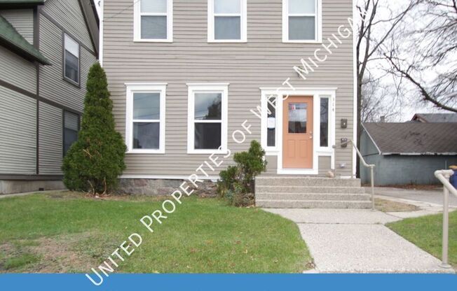 314 COLLEGE AVE NE