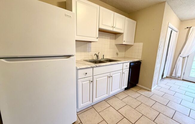 3 beds, 2 baths, $1,375