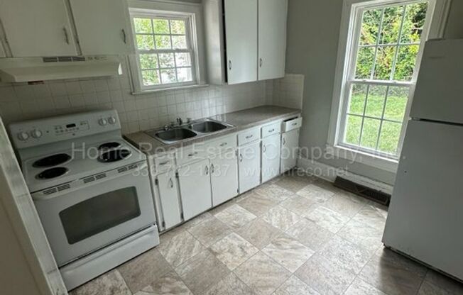 2 beds, 1 bath, $1,295