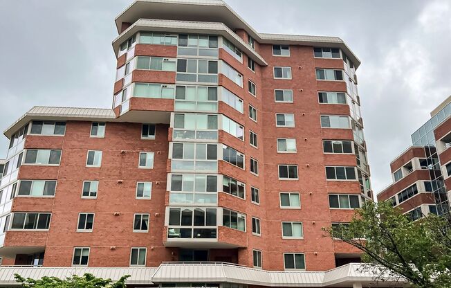 Amazing 1 Bedroom 1 Bathroom Condo With Sunroom in Sought After Westview