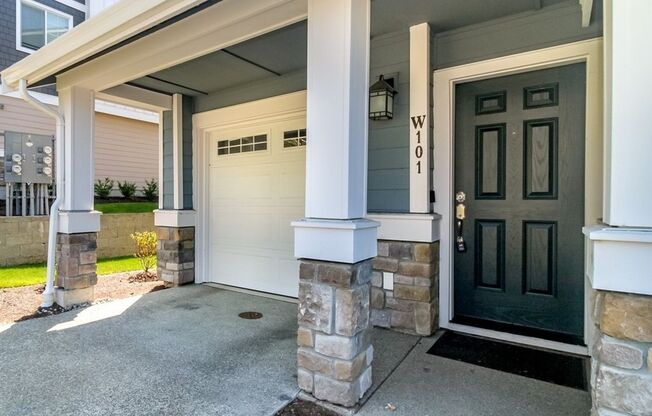 Gorgeous 2 -Bedroom, 2-Bath Townhome