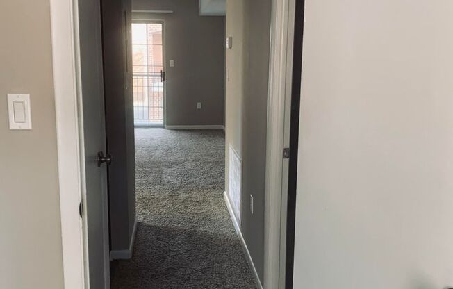 1 bed, 1 bath, 700 sqft, $1,192, Unit 69