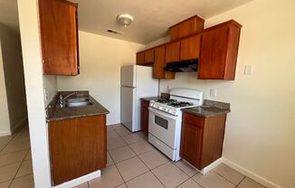 5 beds, 2 baths, 1,175 sqft, $2,585, Unit 2645 W Robinson Ave #A