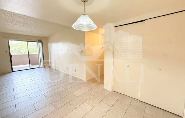 2 beds, 1.5 baths, 827 sqft, $1,295, Unit 2003