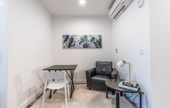 Studio, 1 bath, 405 sqft, $1,295, Unit B002