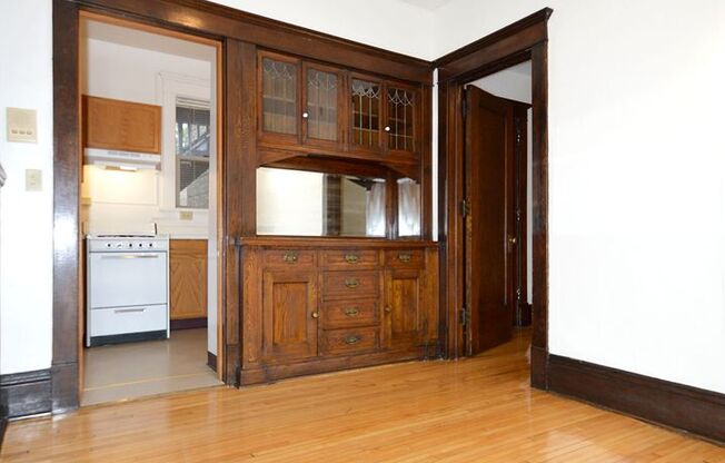 1 bed, 1 bath, 410 sqft, $975, Unit 5 - 130 - 4