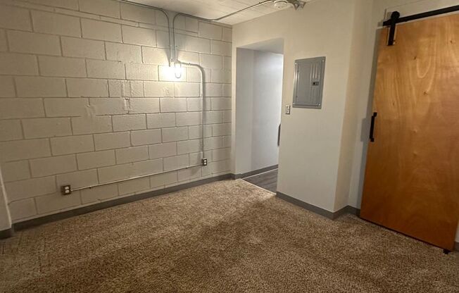 1 bed, 1 bath, 425 sqft, $875, Unit 211