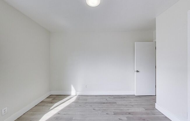 Studio, 1 bath, 550 sqft, $1,498, Unit 108