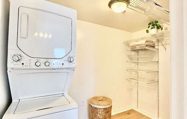 3 beds, 2 baths, 1,950 sqft, $5,500, Unit 1205